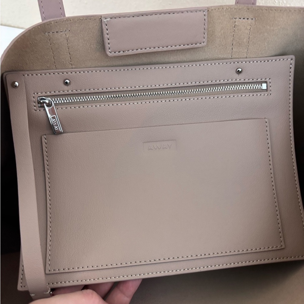 Away Women's Blush Italian Leather Latitude Travel Tote Bag - Picture 8 of 12
